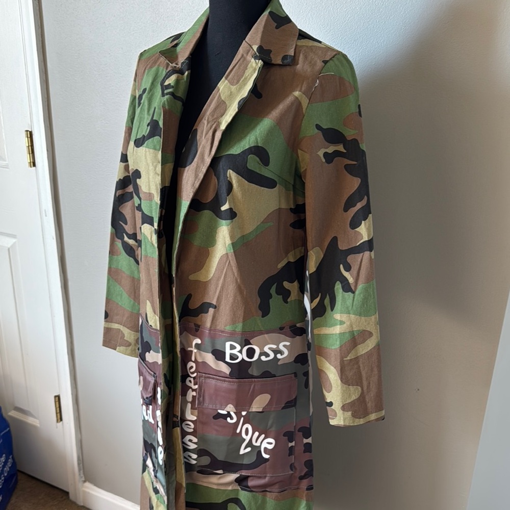 NWOT Camouflage Long Coat with Graphic Details - Picture 7 of 8